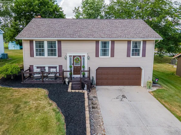 508 Cottonwood Dr, Willard, OH 44890