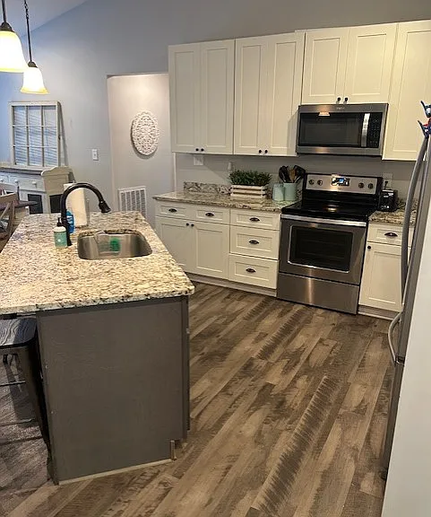 2406 Chimney Rock Ln — Photo 3