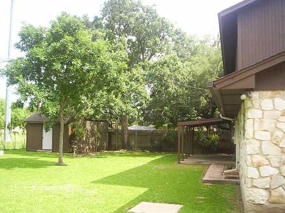 3rd image of 1305 Wood Rock Dr