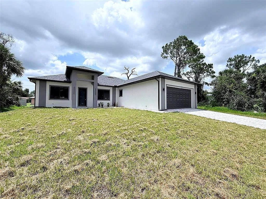 4 bed, 3.0 bath, 2158 sqft, $2,400 — Photo 3