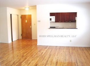 1 Soundview Dr, Port Washington, NY 11050