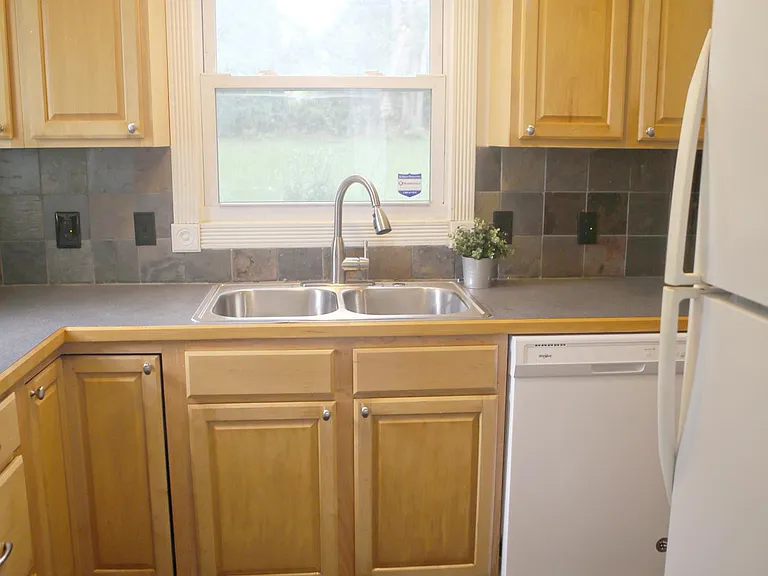 8725 Sleepy Hollow Rd — Photo 4
