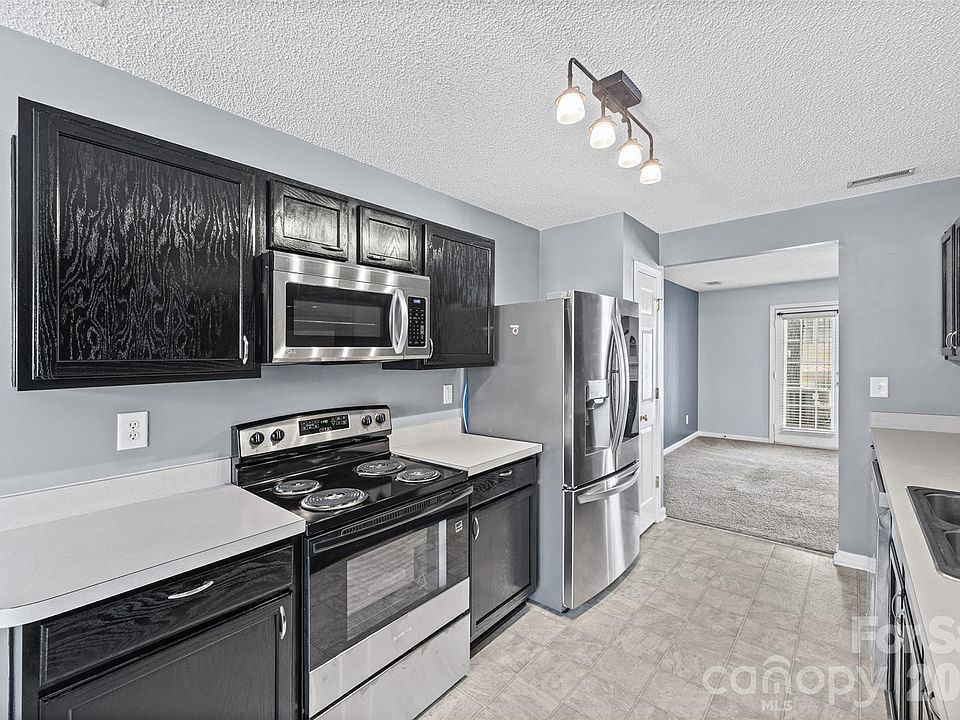 1st image of 3240 Barons Court Rd