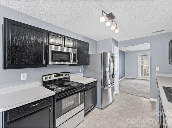 3240 Barons Court Rd, Charlotte, NC 28213
