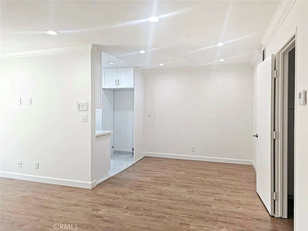 3 bed, 1200 sqft, $3,595 — Photo 4