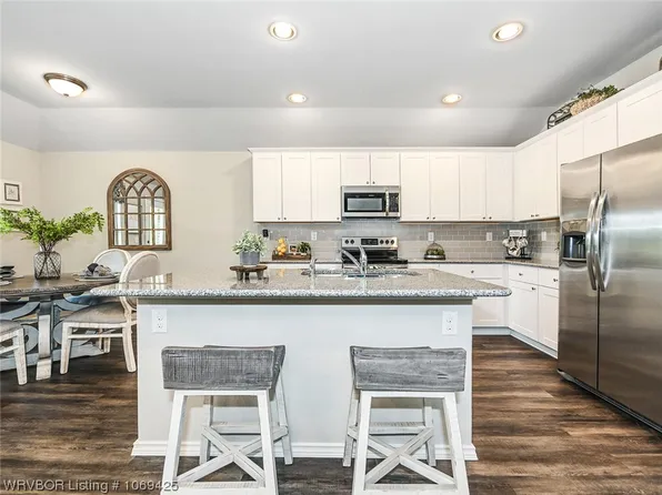 8015 Melody Ln, Fort Smith, AR 72916