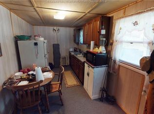 11 Stowers Ln, Charleston, WV 25313