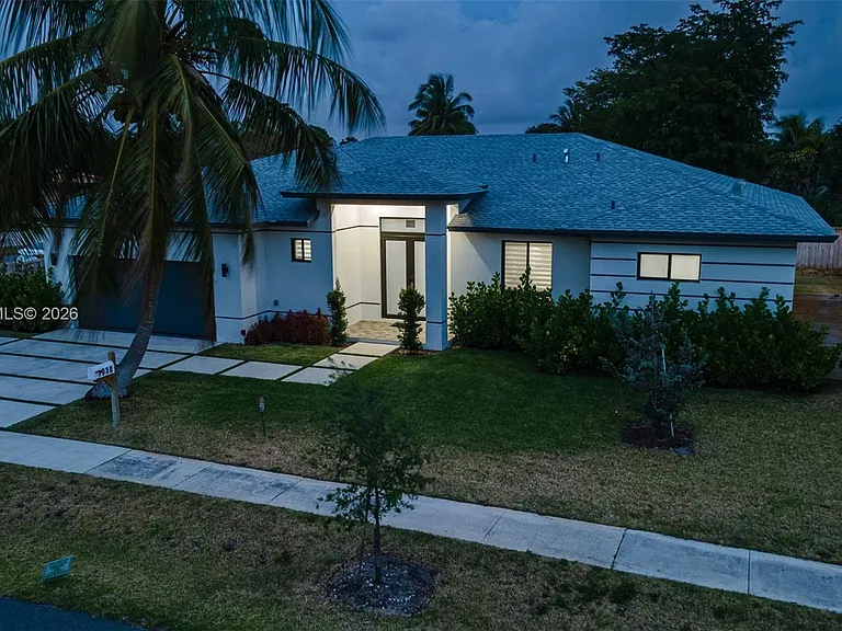 1930 SW 36th Ave — Photo 9