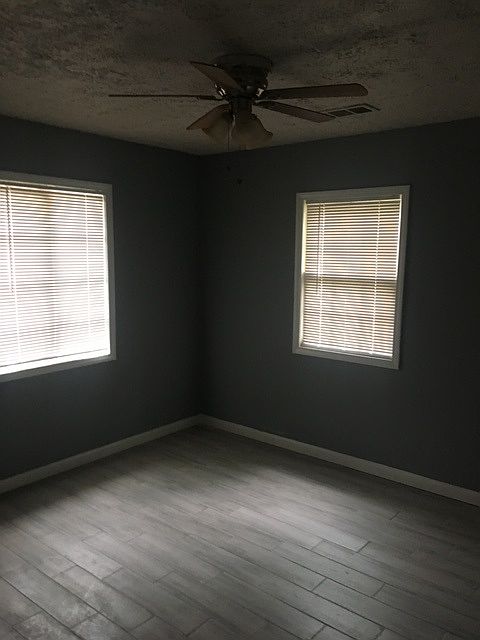 2nd image of 2958 Pearl St