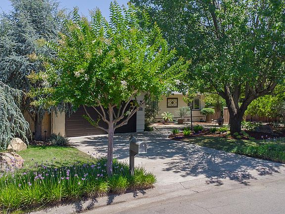 4th image of 2648 Riviera Cir