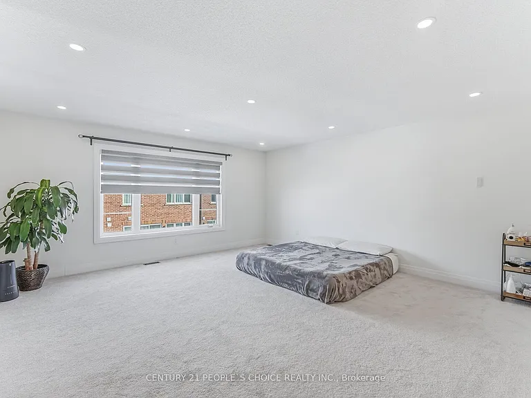 744 E Kennedy Cir W #UPPER — Photo 25