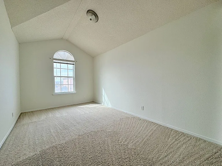 6404 Kenmore — Photo 21