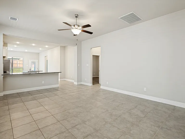 3909 Chesapeake Ln — Photo 4