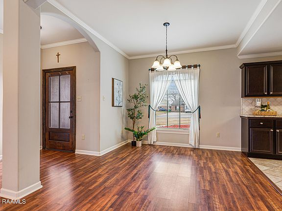 4th image of 607 Barrow St
