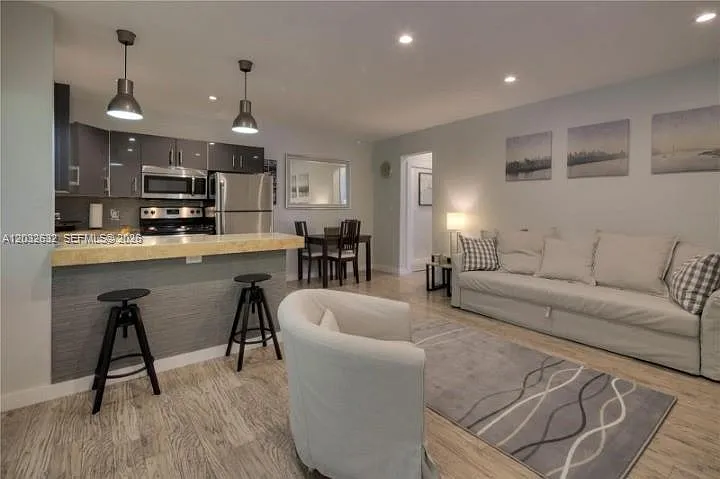 659 Meridian Ave #10 — Photo 4
