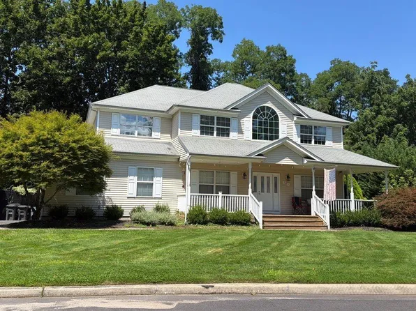 23 Flagpole Lane, East Setauket, NY 11733