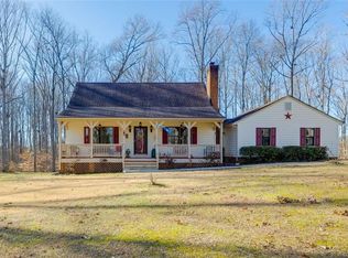 8545 Woodland Dr, Amelia Court House, VA 23002