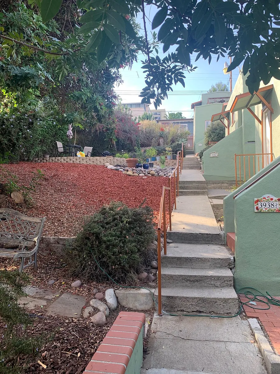 Steps up to unit and garden terrace area - 3938 Florida St #1/2