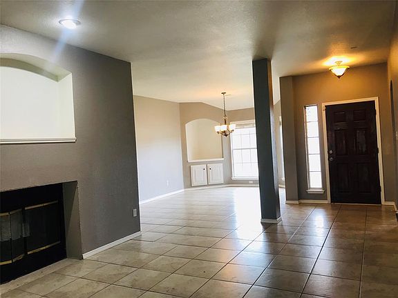 3rd image of 4321 Crystal Ln