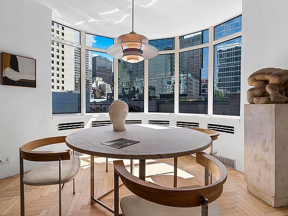 3rd image of 17 W 54th St APT 10C