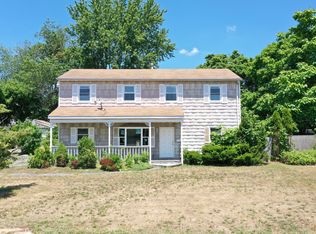 39 Ash St, Central Islip, NY 11722