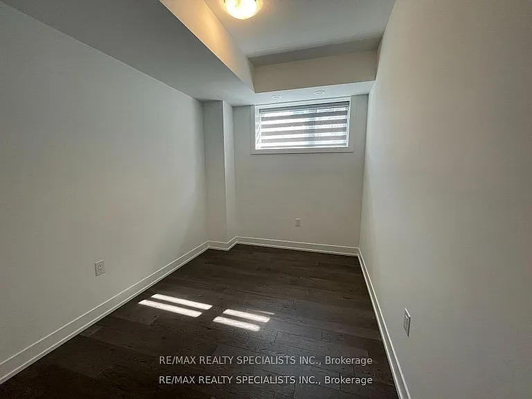 1095 Douglas McCurdy Cmn #157 — Photo 7