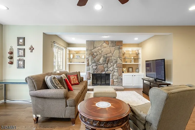 2 bed, 2.0 bath, $3,400 — Photo 4