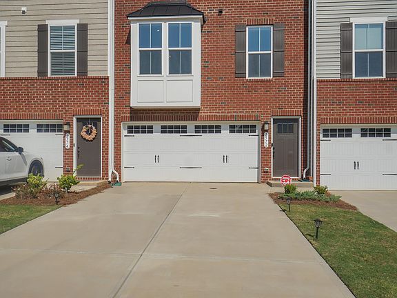 4th image of 2572 Grantham Place Dr