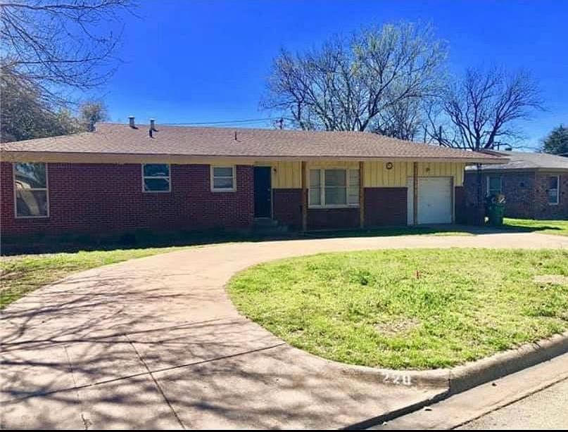1st image of 220 Oak Dr E
