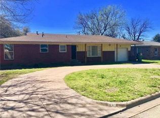 220 Oak Dr E, Hurst, TX 76053