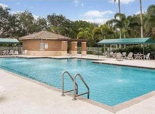 841 Falling Water Rd, Fort Lauderdale, FL 33326
