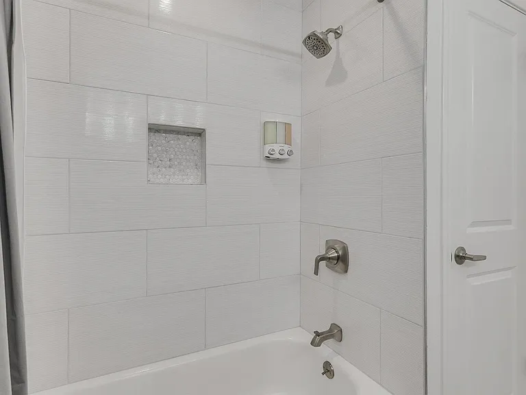 4224 Shady Bend Dr — Photo 32