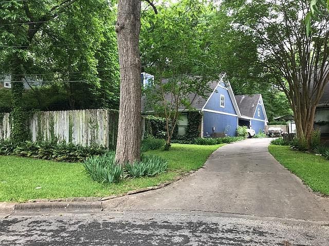 Wooded location. Close to restaurants and downtown.