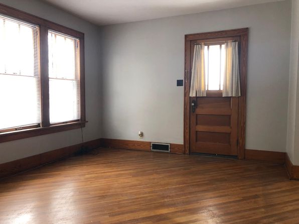 113 E 4th St #2, Muscatine, IA 52761