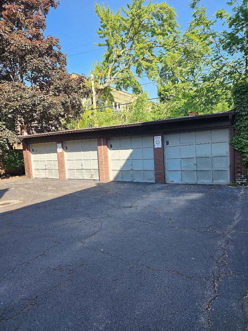 2713 Hampshire Rd photo 1