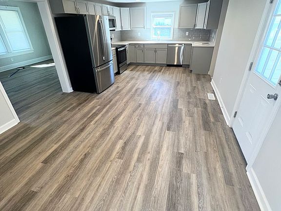 5th image of 411 Hood St
