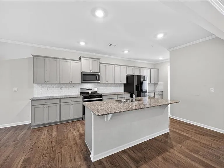 7566 Jennadee Dr — Photo 6