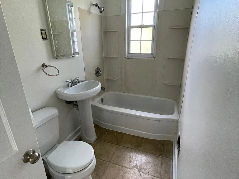 300 Timberlake Ave #2 — Photo 3