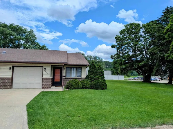 202 5th St, Decorah, IA 52101