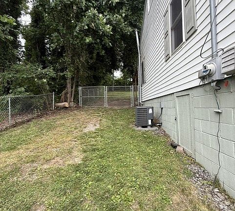 5th image of 210 Highlawn Park Ave