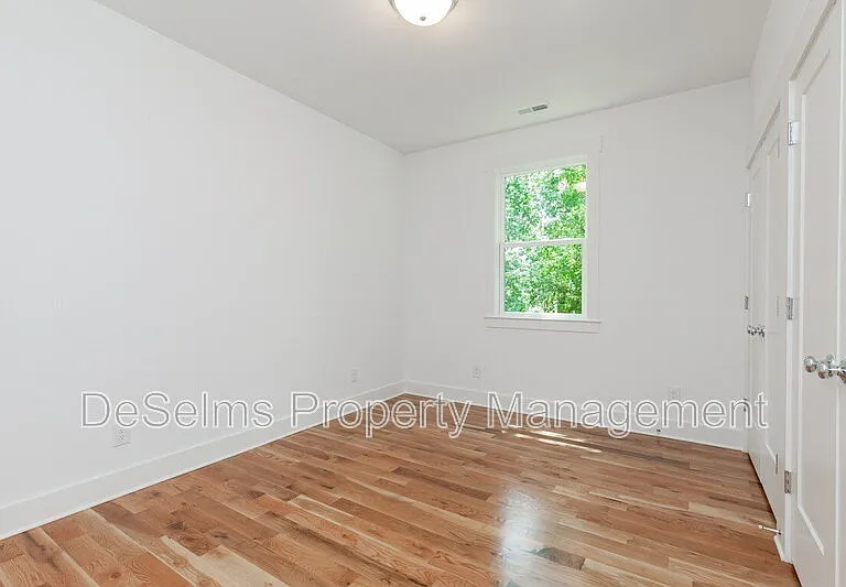 335B McKennell Dr — Photo 8