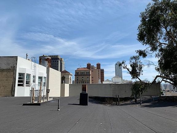 4th image of 929 Pine St #204