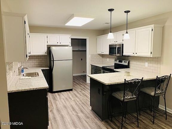 5th image of 220 Brittany Ct