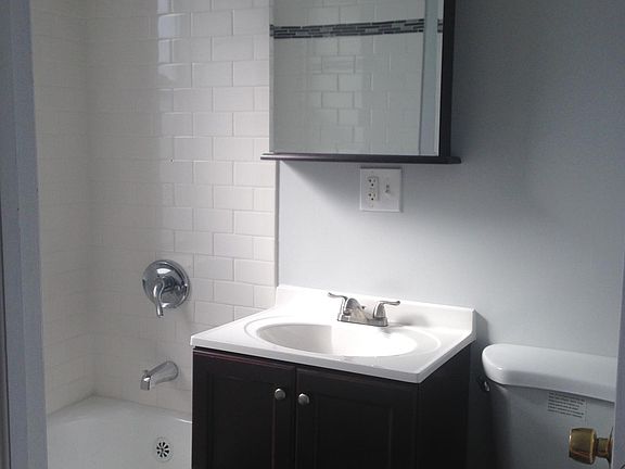 3rd image of 5840 N Kenmore Ave