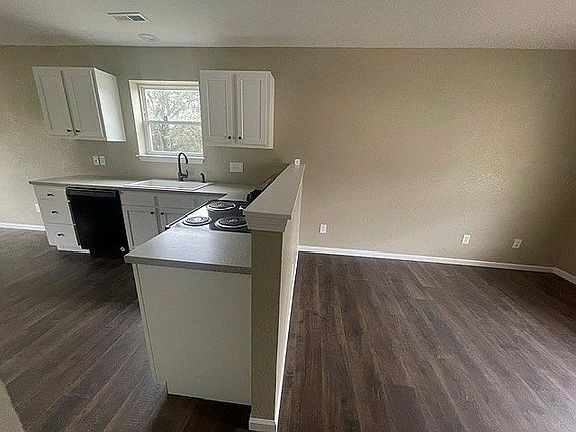 5th image of 733 S 15th St