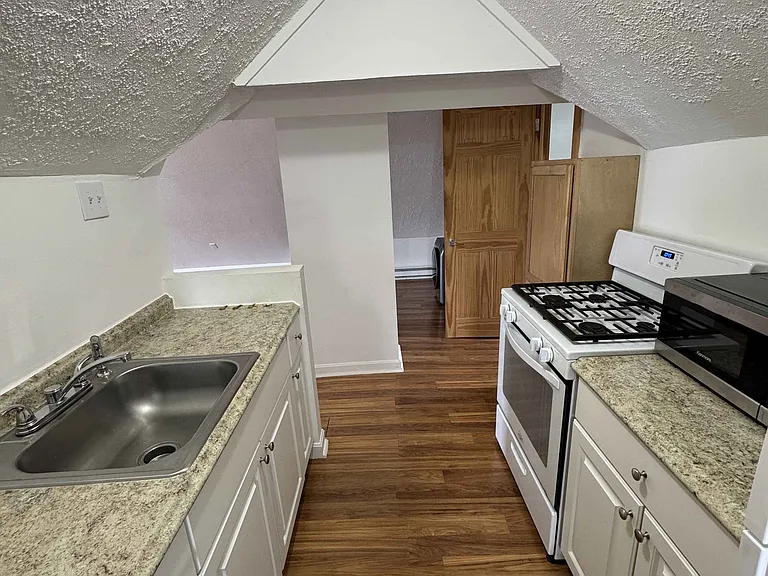 166 S Cherry St #3 — Photo 2