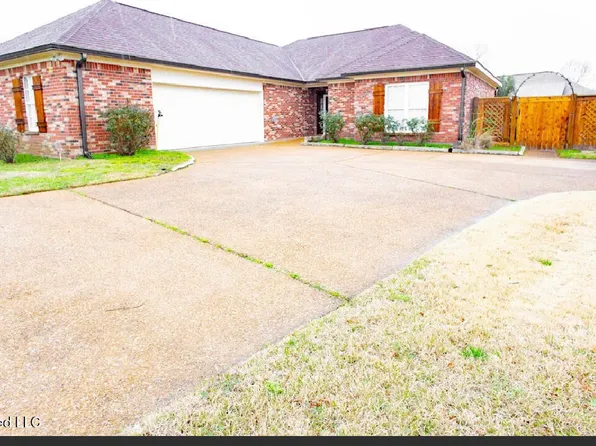 27 Old Bridge Cv, Byram, MS 39272