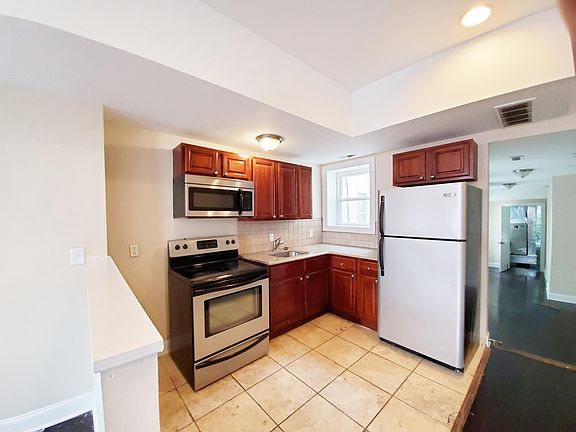 3rd image of 1616 Fontain St Floor 2