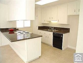 upgraded kitch granite/tile