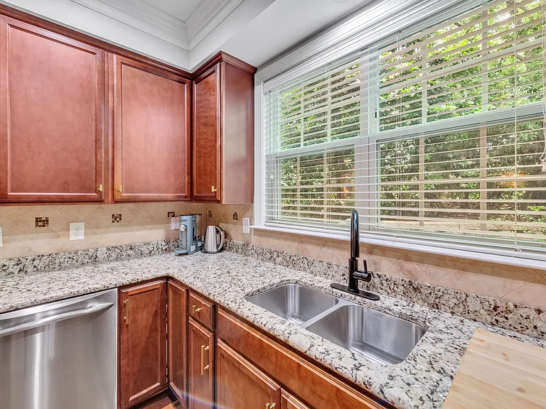 843 Swan Neck Ln — Photo 8